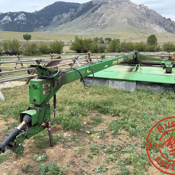 JOHN DEERE 946