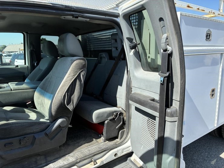 2011-ford-f550-image-13