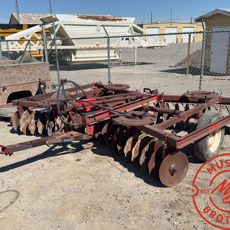 MASSEY-FERGUSON 52