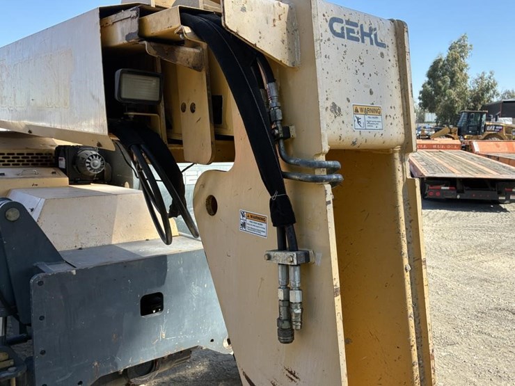 2015-gehl-rs8-42-image-10
