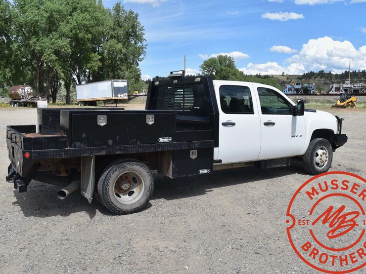 2013-chevrolet-3500-image-9