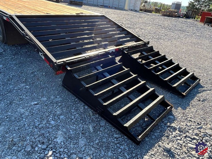 2025-c-&-w-trailers-dual-t/a-flatbed-gooseneck-trailer-image-30