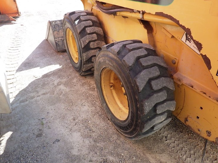 2000-john-deere-250-image-8