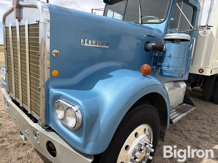 1969-kenworth-w923-image-10