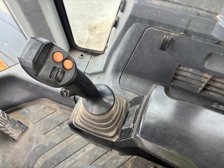 2020-deere-624l-image-25