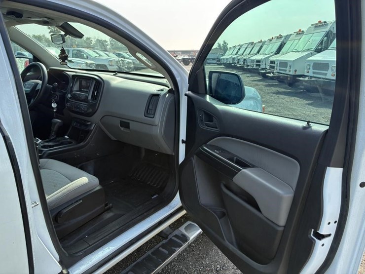 2016-gmc-canyon-image-14