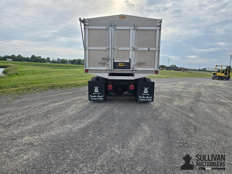 2000-freightliner-fl80-image-6