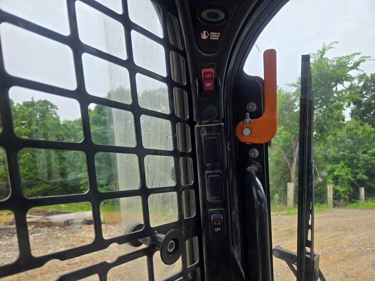 2023-bobcat-t770-image-36