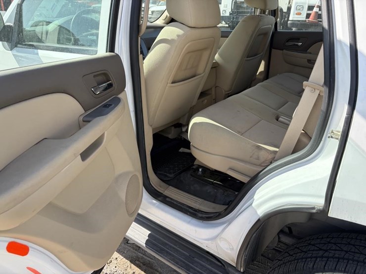 2014-chevrolet-tahoe-lt-image-13