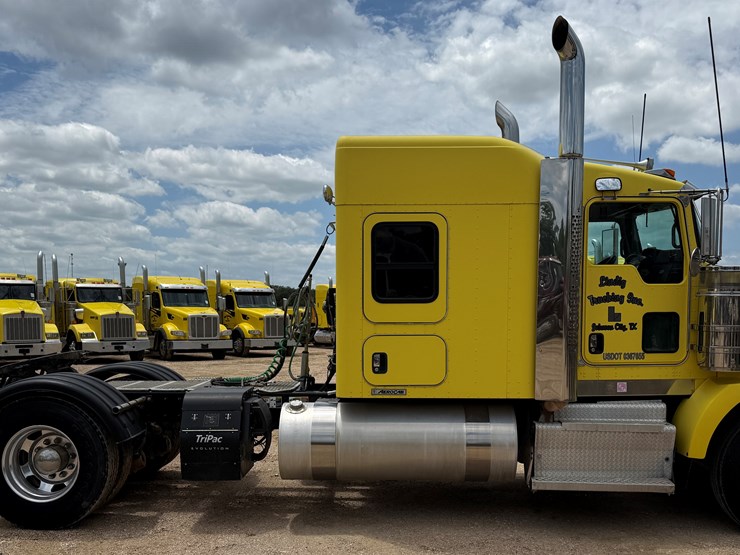 2015-kenworth-t800-image-4
