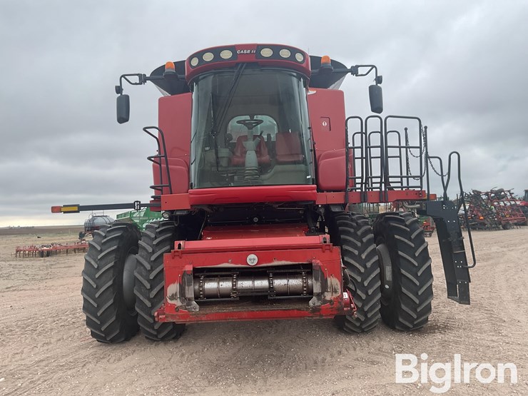 2011-case-ih-8120-image-2