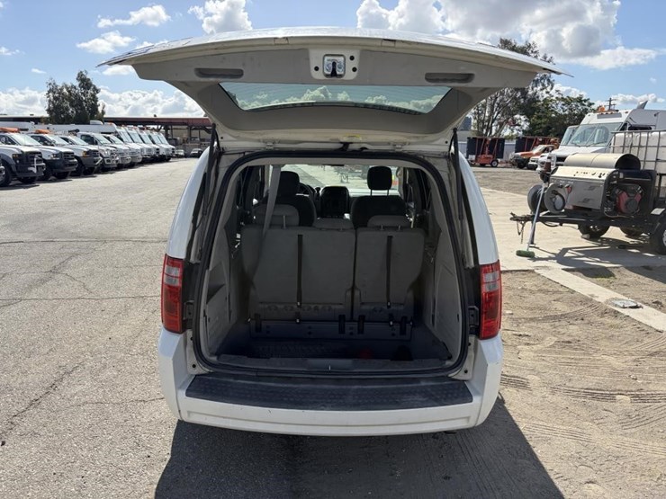 2009-dodge-grand-caravan-se-image-12