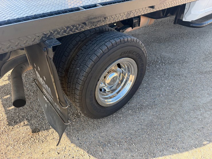 #126-•-2015-ram-3500-flatbed-truck-image-6