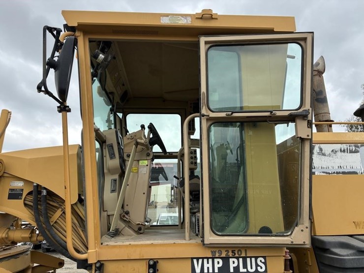 2004-caterpillar-143h-vhp-image-16