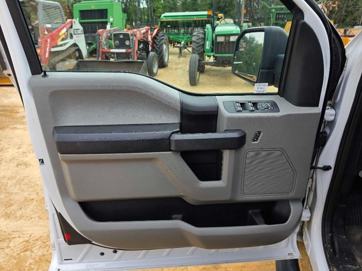 2019-ford-f150-image-13