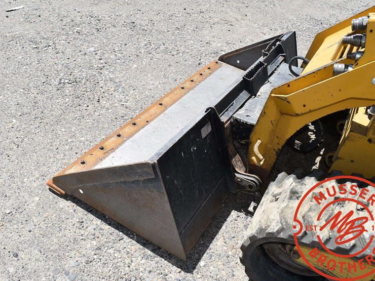 2016-caterpillar-d2-image-19