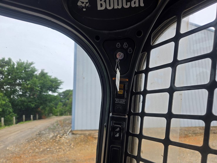 2023-bobcat-t770-image-33
