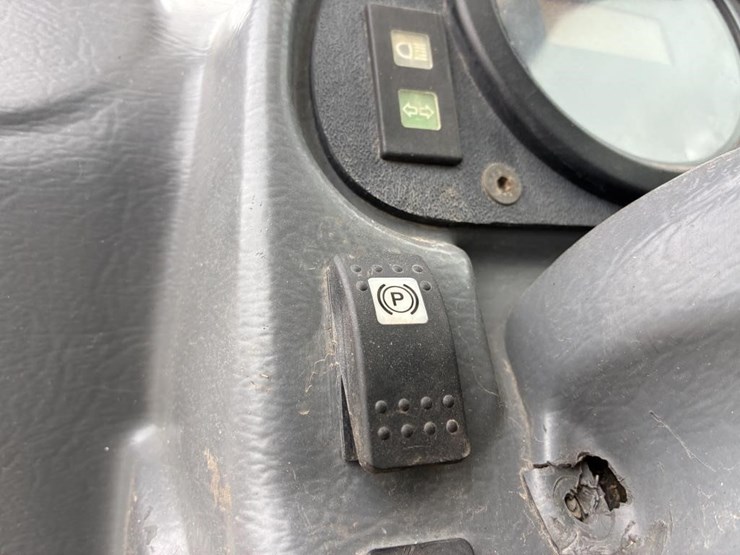2015-caterpillar-th255c-image-29