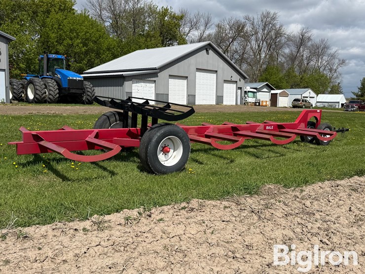 2019-industrias-america-825-round-hay-bale-wagon-image-5