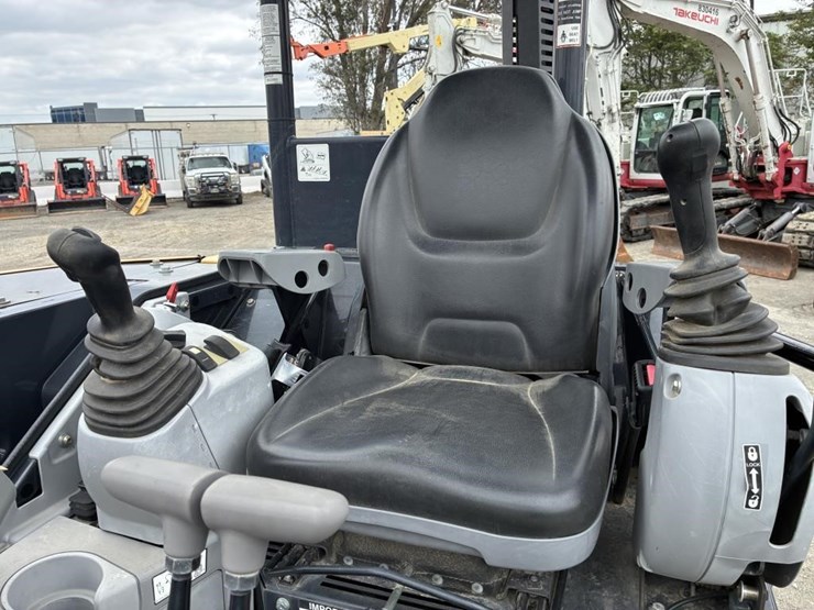 2020-deere-50g-image-25