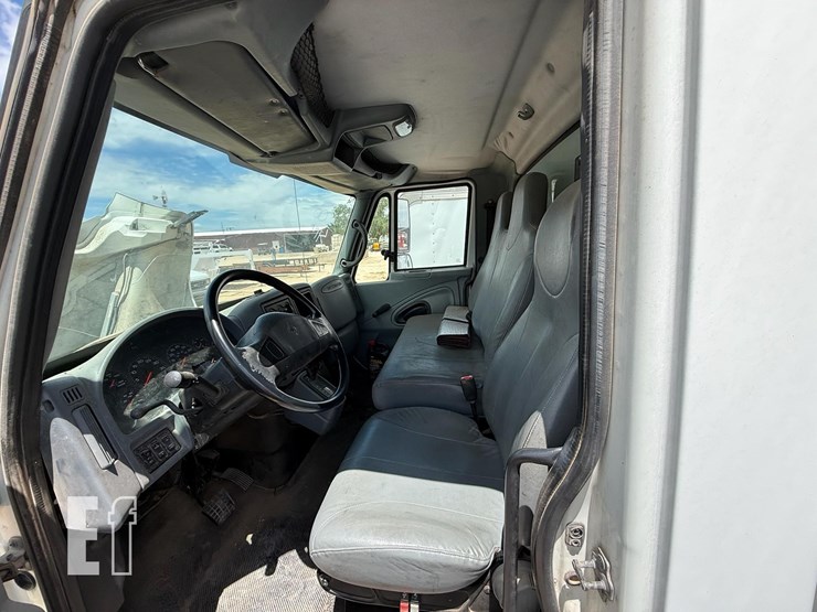 2007-international-durastar-4300-image-4