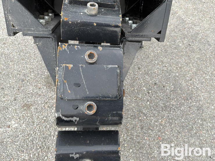 2025-massey-ferguson-730-image-17