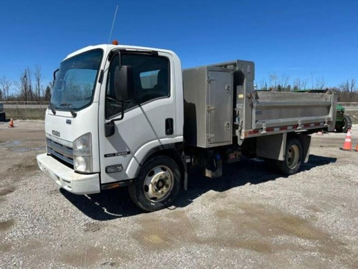2015-isuzu-nrr-image-1