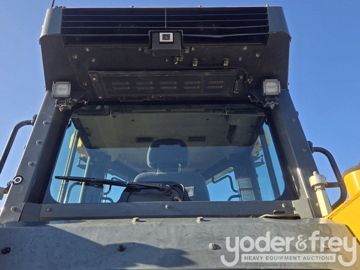 2022-komatsu-d61px-24-image-30