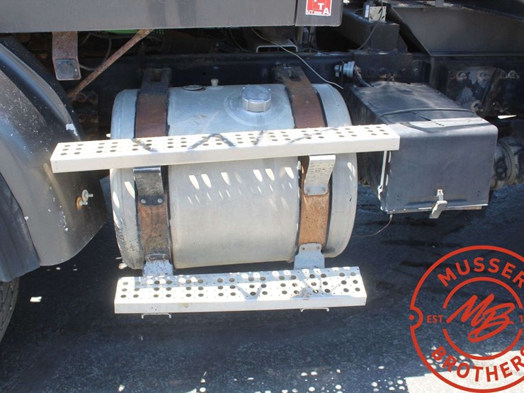 2006-sterling-l9500-image-33