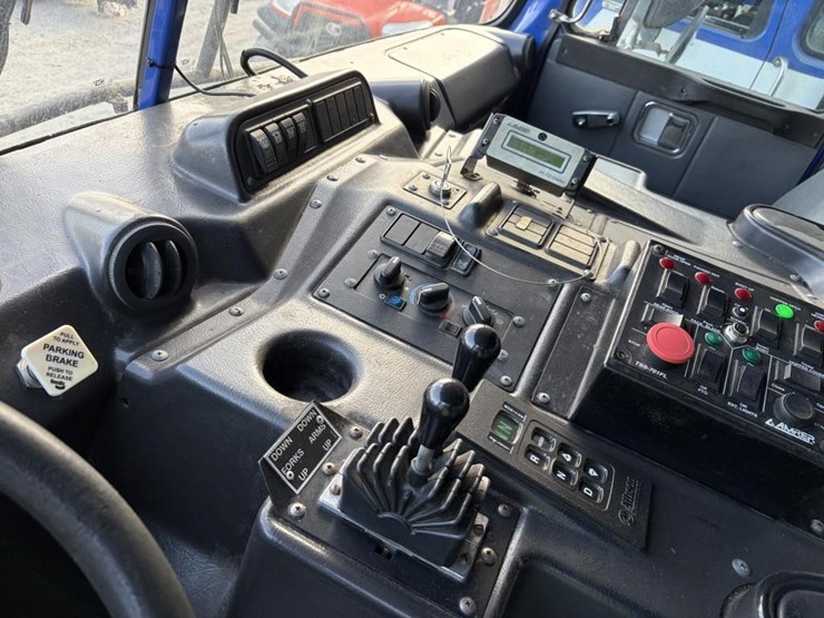 2014-autocar-xpeditor-image-17