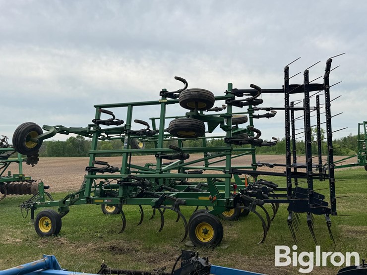 john-deere-2410-image-8