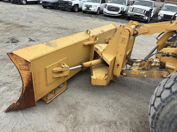 2004-caterpillar-143h-vhp-image-9