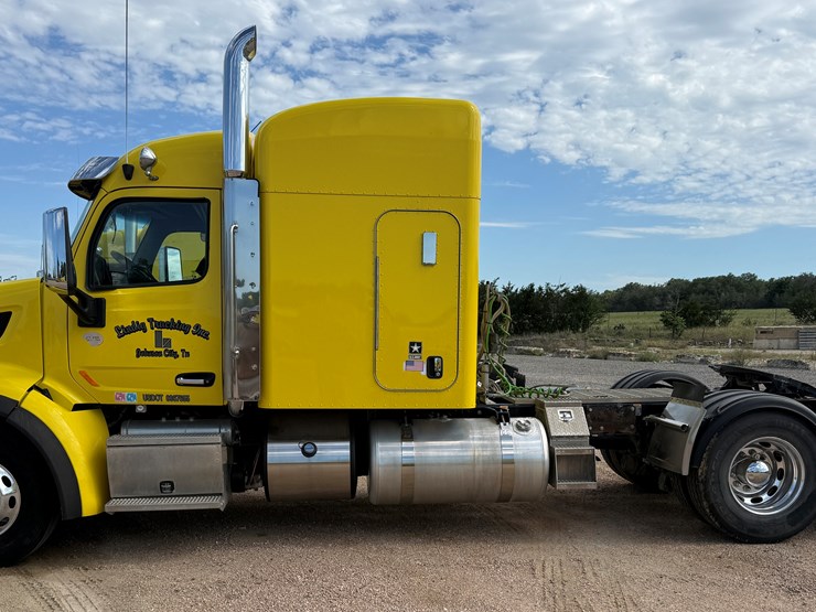 2018-peterbilt-567-image-8