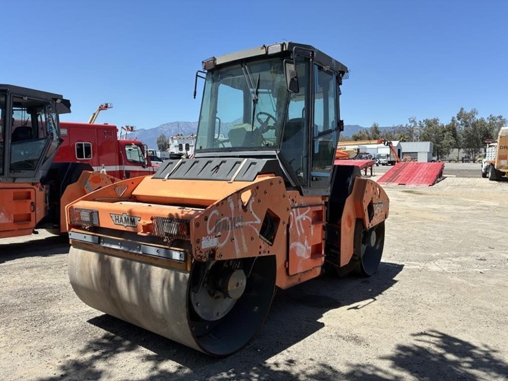 2012-hamm-hd110hv-image-1