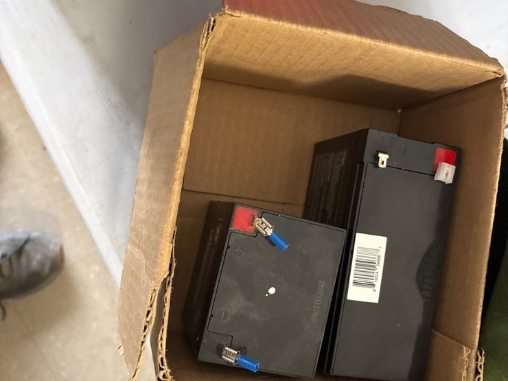 #4045-•-box-with-contents-image-3