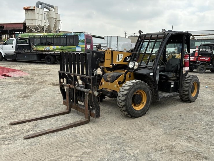 2015-caterpillar-th255c-image-1
