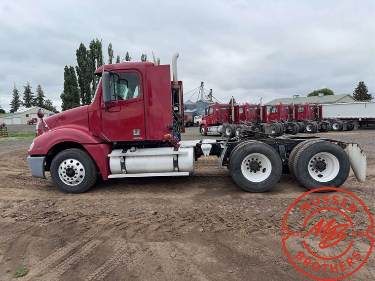 2007-freightliner-columbia-120-image-6