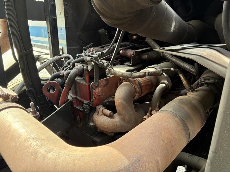 2014-peterbilt-320-image-8