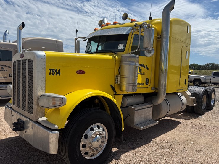 2014-peterbilt-389-image-1
