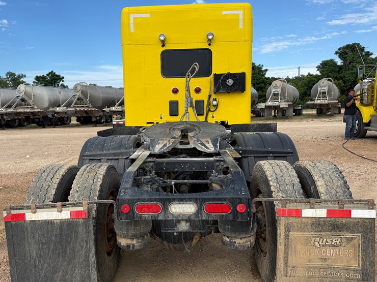 2018-peterbilt-567-image-6