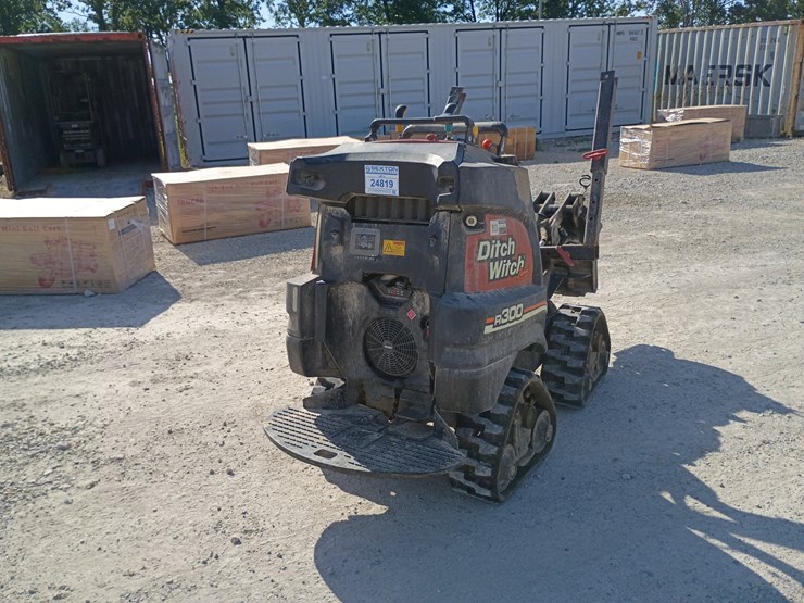 2017-ditch-witch-r300-image-7
