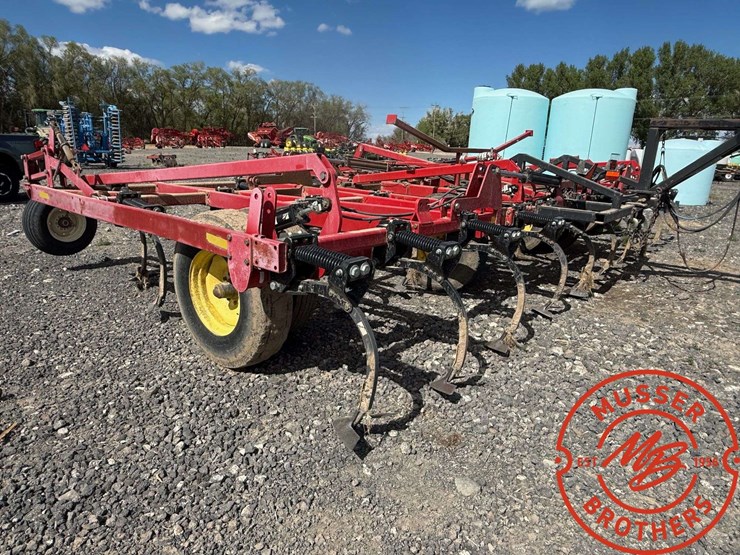 2019-sunflower-30'-chisel-plow-image-1