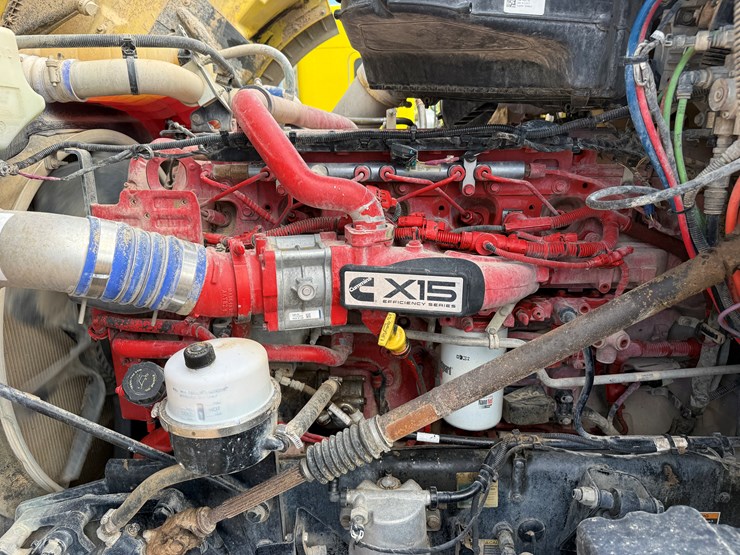 2018-peterbilt-567-image-10