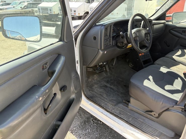 2003-chevrolet-silverado-2500-image-13