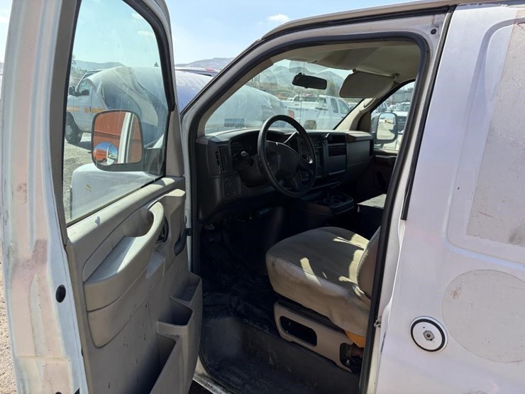 2004-chevrolet-express-2500-image-20
