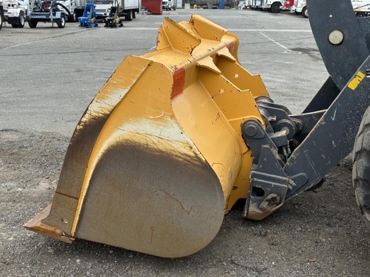 2019-deere-624l-image-8
