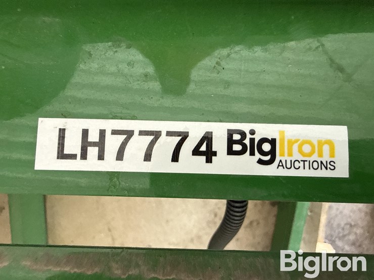 john-deere-planter-units-w/roller-wheels-image-18