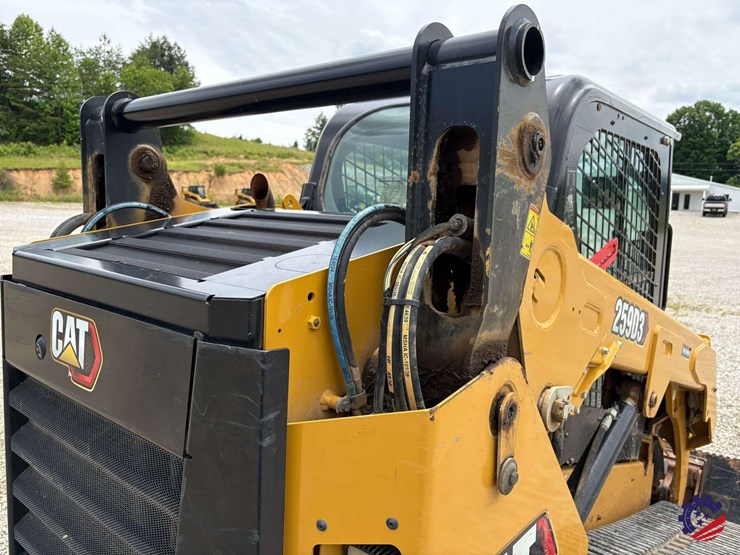 2022-caterpillar-259d3-image-27