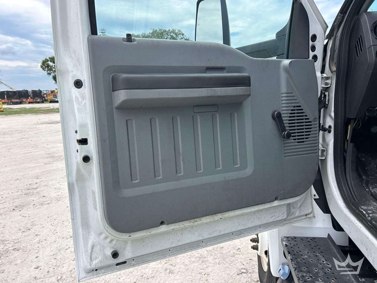 2019-ford-f750-image-12