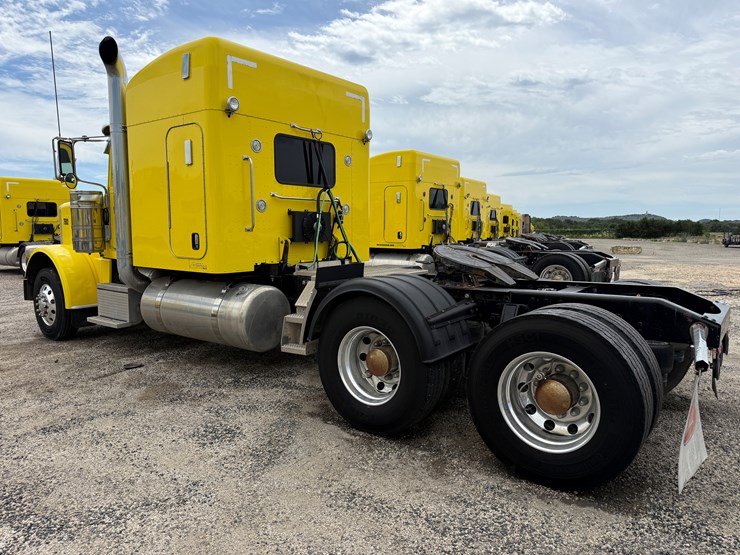 2014-peterbilt-389-image-7